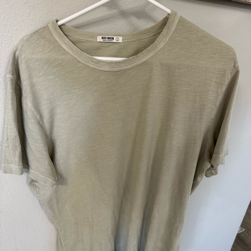 Buck Mason Light curved hem tee